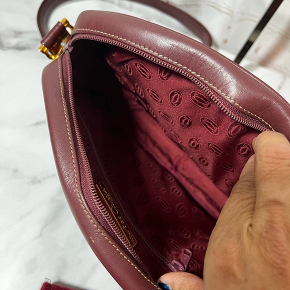 GUC Cartier Vintage Bordeaux Leather Shoulder Bag - Picture 6 of 8